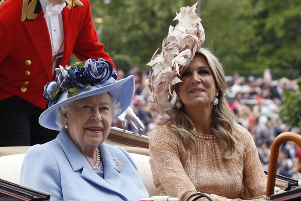 Britain's Queen Elizabeth II and Netherlands' Queen Maxima - Sputnik International