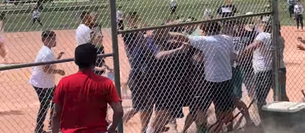 Colorado's Lakewood Police Department releases footage of weekend brawl at a youth baseball game in hopes of apprehending wanted individuals. - Sputnik International