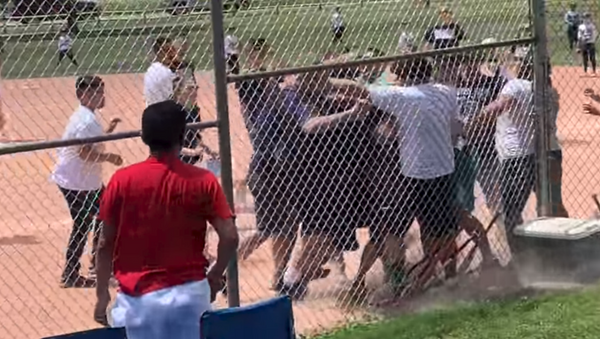 Colorado's Lakewood Police Department releases footage of weekend brawl at a youth baseball game in hopes of apprehending wanted individuals. - Sputnik International