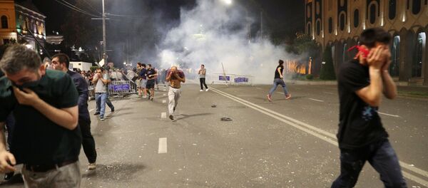 People flee as riot policemen use tear gas during a protest against a Russian lawmaker's visit outside the parliament building in Tbilisi, Georgia June 20, 2019 People flee as riot policemen use tear gas during a protest against a Russian lawmaker's visit outside the parliament building in Tbilisi, Georgia June 20, 2019 - Sputnik International