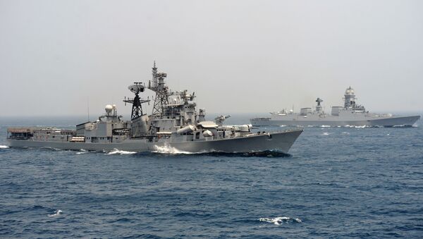 India's naval ship INS Ranvir (L) along with the INS Chennai (File) - Sputnik International