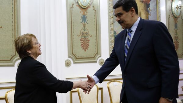 U.N. High Commissioner for Human Rights Michelle Bachelet, left, is greeted by Venezuela's President Nicolas Maduro - Sputnik International