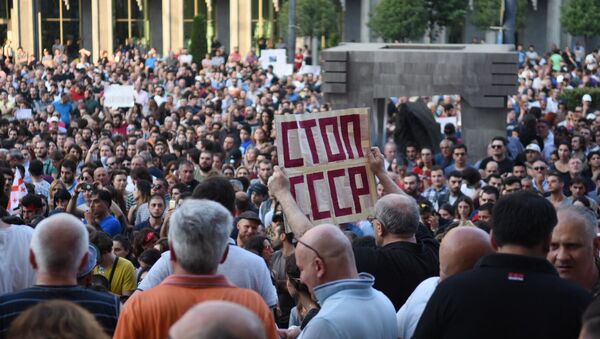 Protesters at Parliament Building in Tbilisi, Georgia - Sputnik International