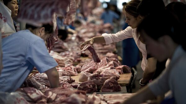 Customer buys pork meat inside a market in Beijing, China (File) - Sputnik International