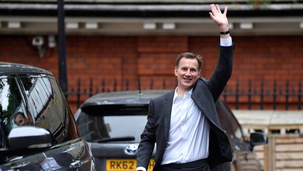 Conservative Party leadership candidate Jeremy Hunt waves as he leaves his home in London, Britain, June 26, 2019 - Sputnik International