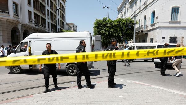 Police officers stand guard at the site of an explosion in downtown Tunis, Tunisia, June 27, 2019 - Sputnik International