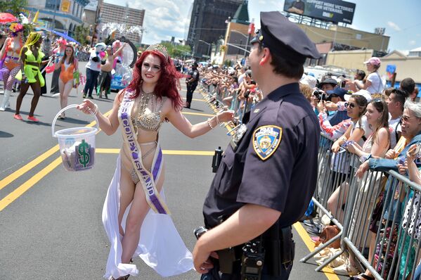 Miss Coney Island During the 37th Annual Mermaid Parade in New York City - Sputnik International