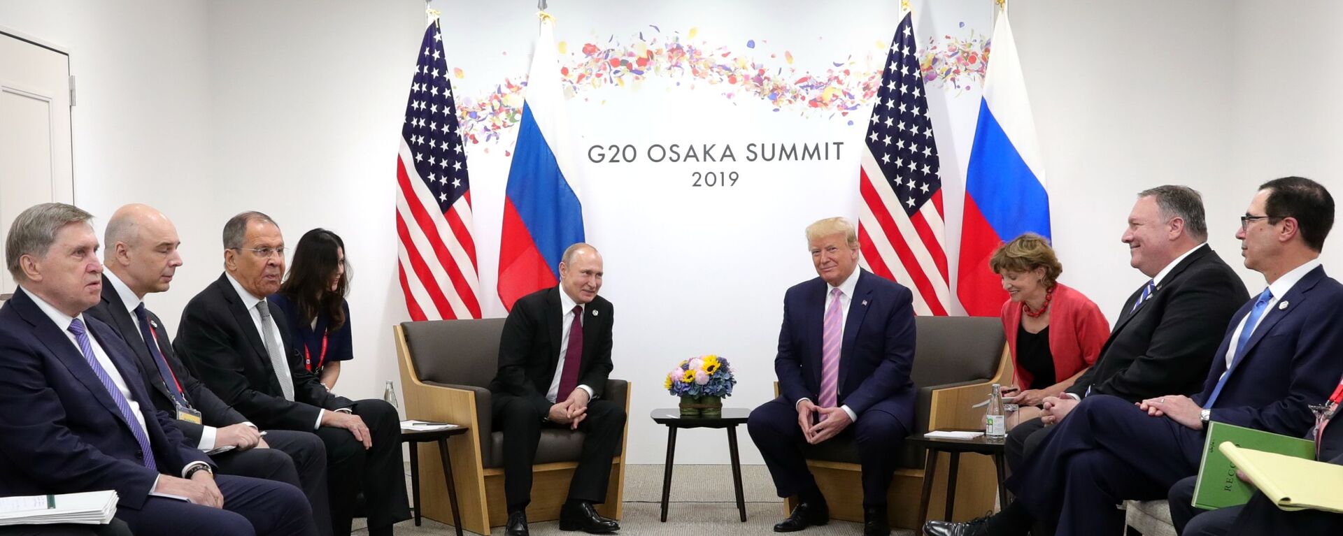 Delegations, led by Russia's President Vladimir Putin and U.S. President Donald Trump, hold talks on the sidelines of the G20 summit in Osaka, Japan June 28, 2019 - Sputnik International, 1920, 28.09.2021
