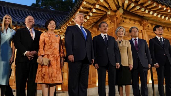 South Korea's President Moon Jae-in, U.S. President Donald Trump and their delegations pose for a picture before a dinner at the Presidential Blue House in Seoul, South Korea, June 29, 2019.  - Sputnik International