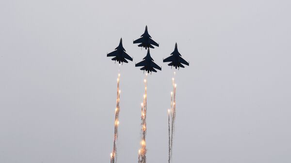 Russian Aerobatic Teams Perform Stunts at Army-2019 Military Exhibition - Sputnik International