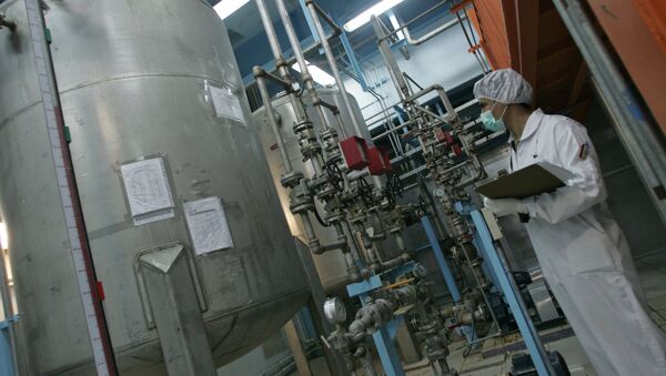 An Iranian technician works at the Isfahan Uranium Conversion Facilities (UCF), 420 kms south of Tehran, 03 February 2007 - Sputnik International