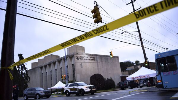 Police tape is viewed around the area on October 28, 2018 outside the Tree of Life Synagogue after a shooting there left 11 people dead in the Squirrel Hill neighborhood of Pittsburgh on October 27, 2018. - Sputnik International