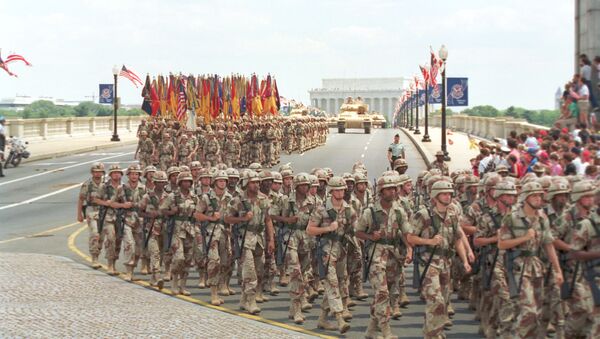 Troops march over the Memorial Bridge in Washington, D.C., as they head towards the Pentagon during the National Victory Day Parade on Saturday, June 8, 1991 - Sputnik International
