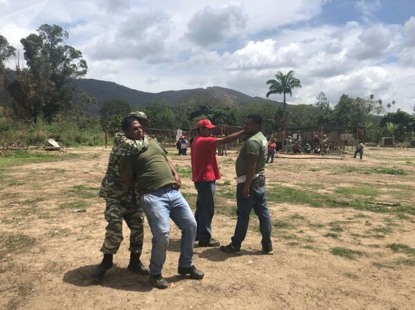 How Venezuelans Train to Repel Possible Military Aggression (Videos, Photos) - Sputnik International