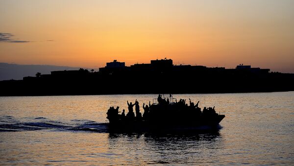 A boat carring Tunisian migrants (File) - Sputnik International