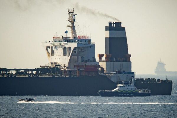 US-Sought Iranian Tanker Reportedly Sells its Oil to Unnamed Buyer US-Sought Iranian Tanker Reportedly Sells its Oil to Unnamed Buyer - Sputnik International