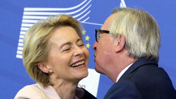 Germany's Ursula von der Leyen is welcomed by European Commission President Jean-Claude Juncker prior to a meeting at EU headquarters in Brussels, Thursday July 4, 2019 - Sputnik International
