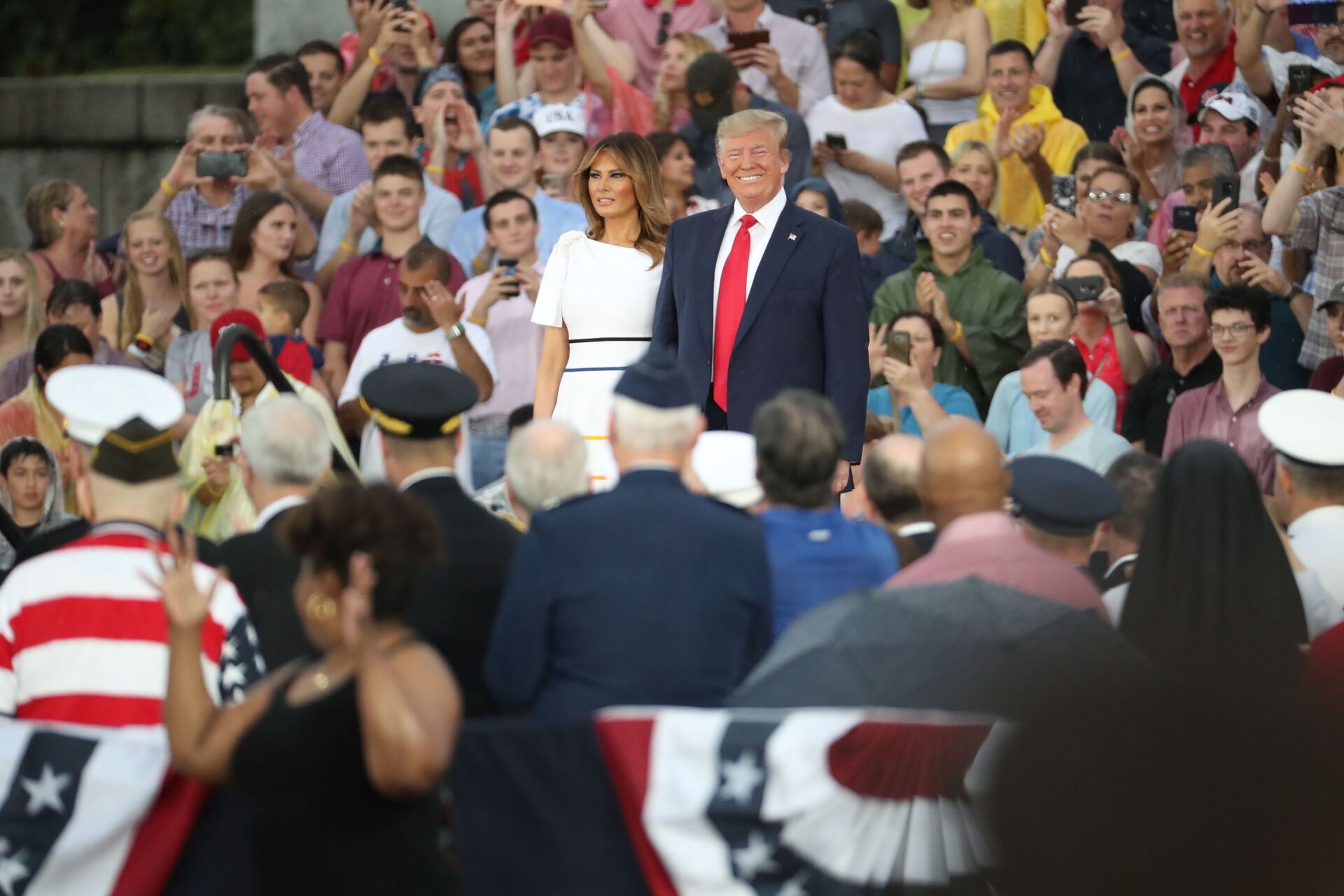 President Donald Trump and first lady Melania Trump, arrives speaks to an Independence Day celebration in front of the Lincoln Memorial in Washington, Thursday, July 4, 2019. (AP Photo/Andrew Harnik) - Sputnik International, 1920, 07.09.2021