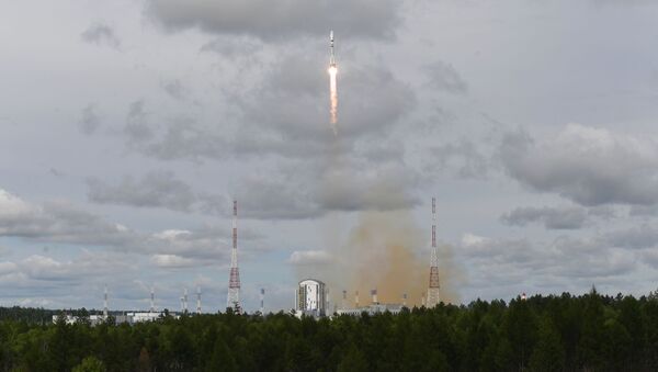 Russia's Soyuz-2.1b booster rocket carrying Russia's Meteor-M 2.2 meteorological satellite and 32 small satellite blasts off from the launchpad at Vostochny Cosmodrome, Russia - Sputnik International