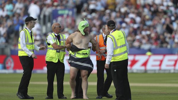 A streaker runs into the field during the Cricket World Cup match between New Zealand and England in Chester-le-Street, England, Wednesday, July 3, 2019 - Sputnik International