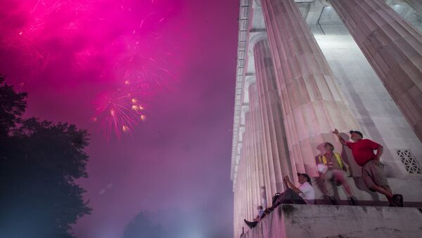Fireworks seen from the Lincoln Memorial explode over the Potomac River for Independence Day, Thursday, July 4, 2019, in Washington - Sputnik International