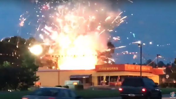 Fire Sale? US Fireworks Store Goes Up in Flames  - Sputnik International