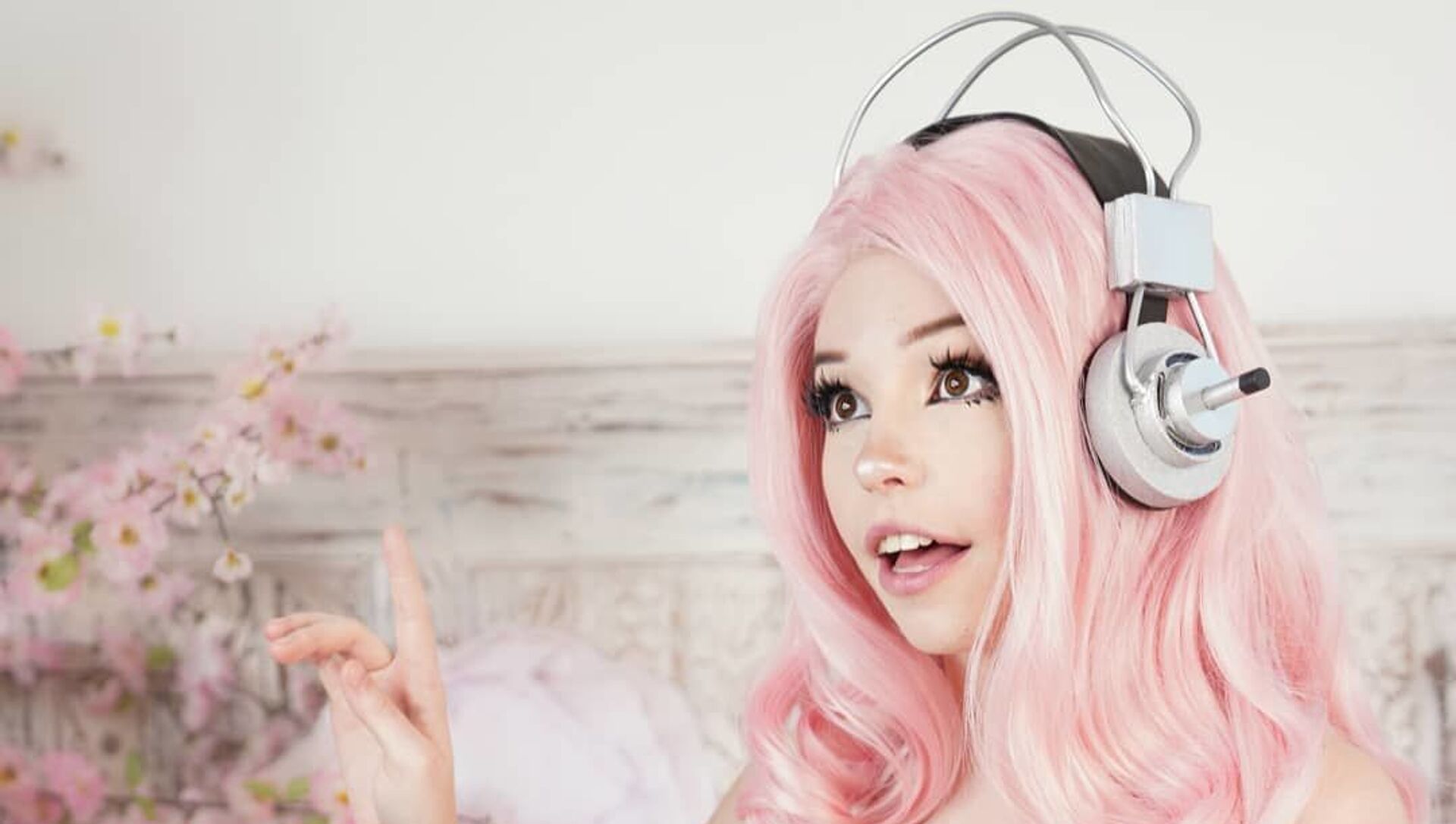 The internet reacts to Belle Delphine's Instagram ban - Dexerto