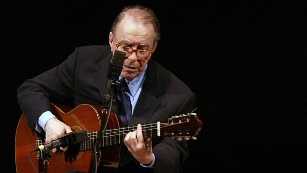 In this June 18, 2004 file photo, Brazilian composer Joao Gilberto performs at Carnegie Hall, in New York.  - Sputnik International
