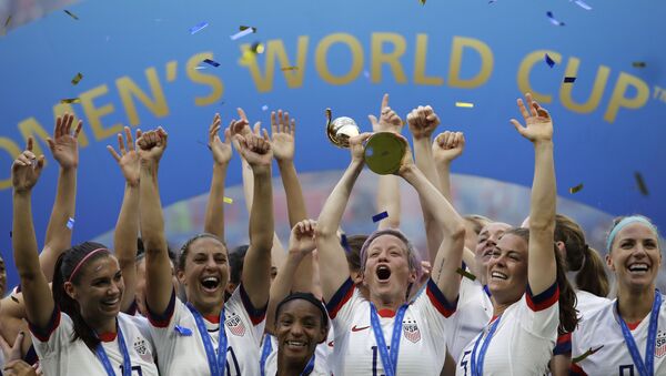 United States' Megan Rapinoe lifts up a trophy after winning the Women's World Cup final soccer match between US and The Netherlands at the Stade de Lyon in Decines, outside Lyon, France, Sunday, July 7, 2019. (AP Photo/Alessandra Tarantino) - Sputnik International