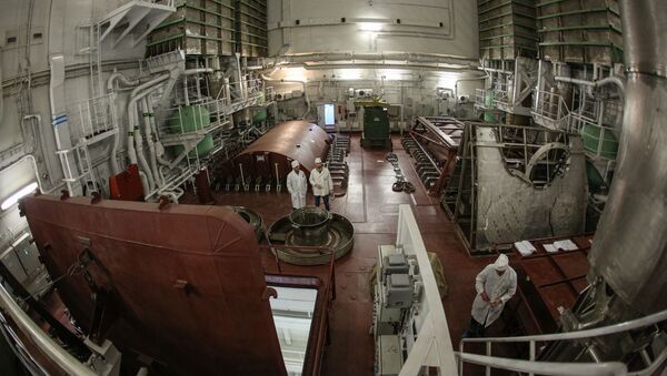 Employees work at the Akademik Lomonosov nuclear power plant (NPP) at the port of Murmansk, Russia. - Sputnik International