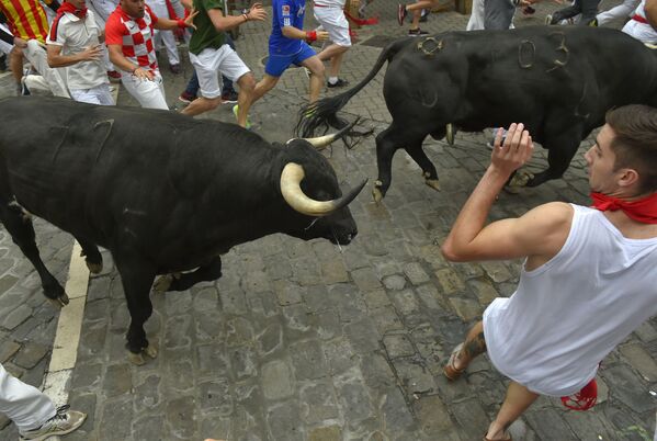 Участники бои быков на фестивале Сан-Фермин в Памплоне, Испания - Sputnik International