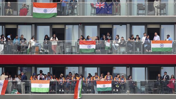 Indian and New Zealand supporters watch the Cricket World Cup semi-final match - Sputnik International
