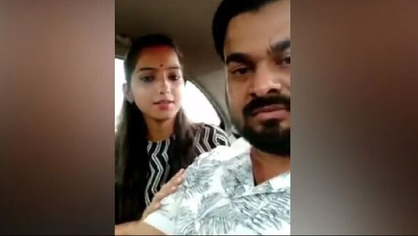 In the video message posted on social media, while requesting that her politician father Rajesh Mishra allow them to live peacefully, Sakshi Mishra announced that she has married a man named Ajitesh Kumar. - Sputnik International