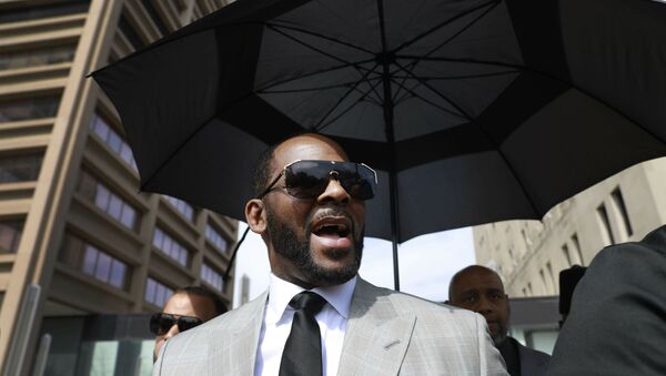 In this June 6, 2019 file photo, musician R. Kelly departs the Leighton Criminal Court building after pleading not guilty to 11 additional sex-related charges in Chicago - Sputnik International