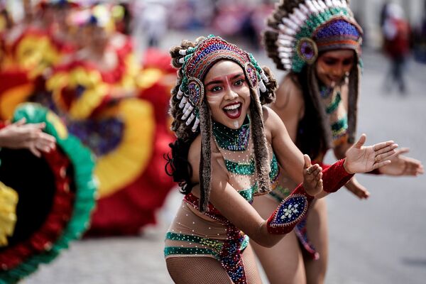 People taking part in the Tropical Carnival in Paris. - Sputnik International