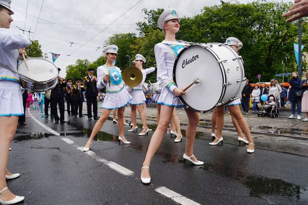Female drummers perform during the City Day celebrations in Russia's Kaliningrad. - Sputnik International