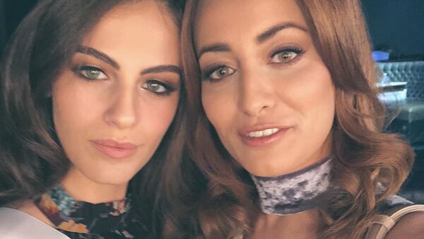 Contestants Miss Iraq, Sarah Idan (R) and Miss Israel, Adar Gandelsman (L) pose together for a selfie, during preparations for the Miss Universe 2017 beauty pageant in Las Vegas, United States 13 November 2017 - Sputnik International