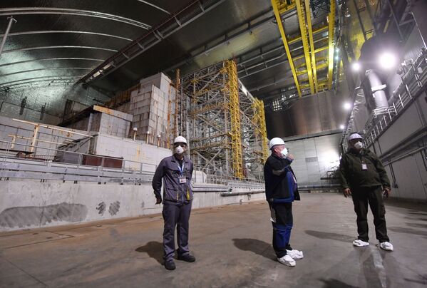 New Protective Sarcophagus for Chernobyl Power Plant's 4 Reactor - Sputnik International