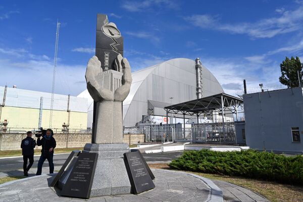New Protective Sarcophagus for Chernobyl Power Plant's 4 Reactor - Sputnik International