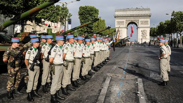 French soldiers gets ready on the Champs-Elysees avenue in Paris prior to the Bastille Day military parade on July 14, 2019.  - Sputnik International