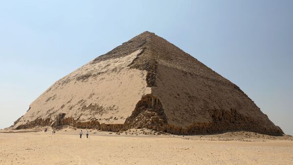 People walk in front of the Bent Pyramid of Sneferu, that was reopened after restoration work, in Dahshur, south of Cairo, Egypt July 13, 2019.  - Sputnik International