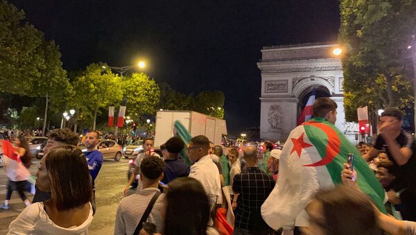 Fans took to the streets of Paris after Algerian national football team won their way into 2019 Africa Cup of Nations final - Sputnik International