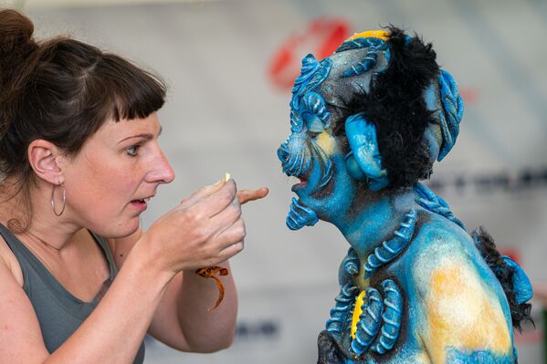 A painter at the 2019 World Bodypainting Festival. - Sputnik International
