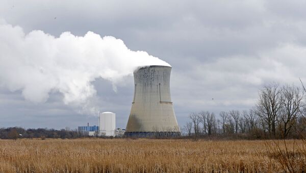 In this Tuesday, April 4, 2017, file photo, plumes of steam drift from the cooling tower of FirstEnergy Corp.'s Davis-Besse Nuclear Power Station in Oak Harbor, Ohio.  - Sputnik International