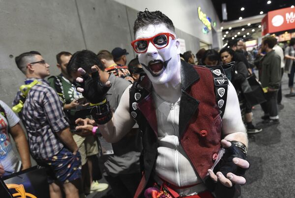 The male version of Harley Quinn at the Preview Night in San Diego. - Sputnik International