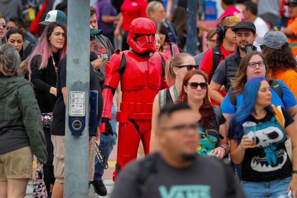 A convention attendee wearing a red stormtrooper costume. - Sputnik International