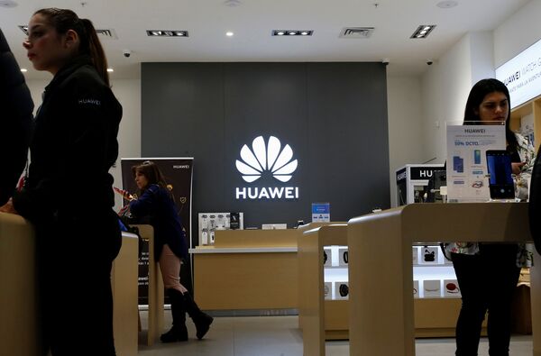 Huawei Hopes US to Allow Company to Continue Using Android on Smartphones Huawei Hopes US to Allow Company to Continue Using Android on Smartphones - Sputnik International