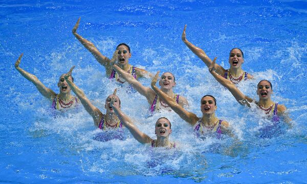 Russian synchronised swimming team performing at 18th World Aquatics Championship in South Korea's Gwangju - Sputnik International