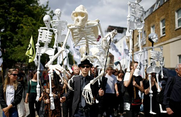 Extinction Rebellion activists march through East London, England 13 July 2019 - Sputnik International