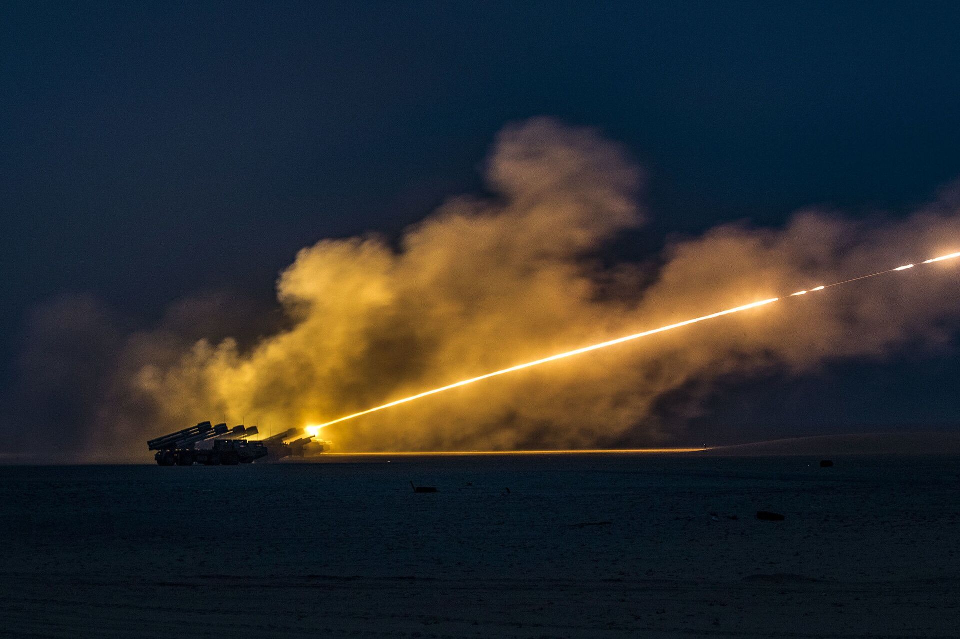 U.S. Soldiers assigned to the 65th Field Artillery Brigade, and soldiers from the Kuwait Land Forces fire their High Mobility Artillery Rocket Systems (U.S.) and BM-30 Smerch rocket systems (Kuwait) during a joint live-fire exercise, Jan. 8, 2019, near Camp Buehring, Kuwait. The U.S. and Kuwaiti forces train together frequently to maintain a high level of combat readiness and to maintain effective communication between the two forces.  - Sputnik International, 1920, 03.06.2022